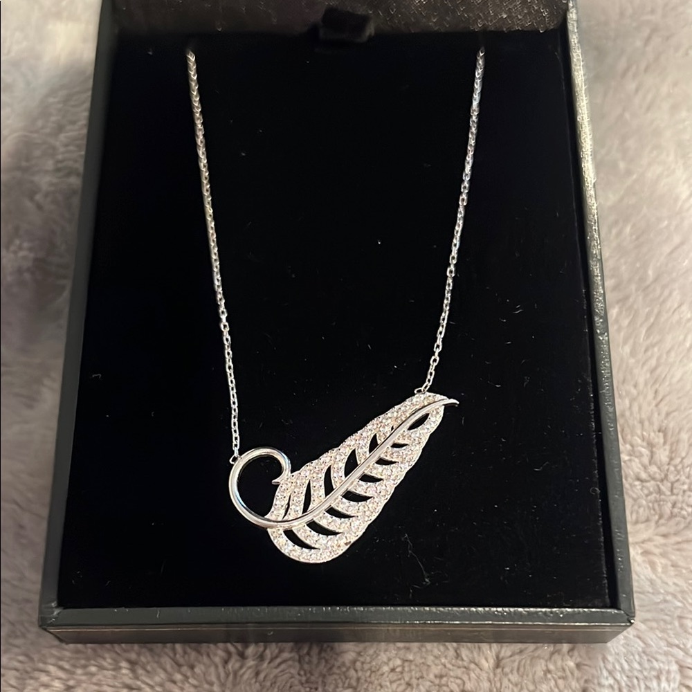 Elegant Silver Feather Leaf Necklace
